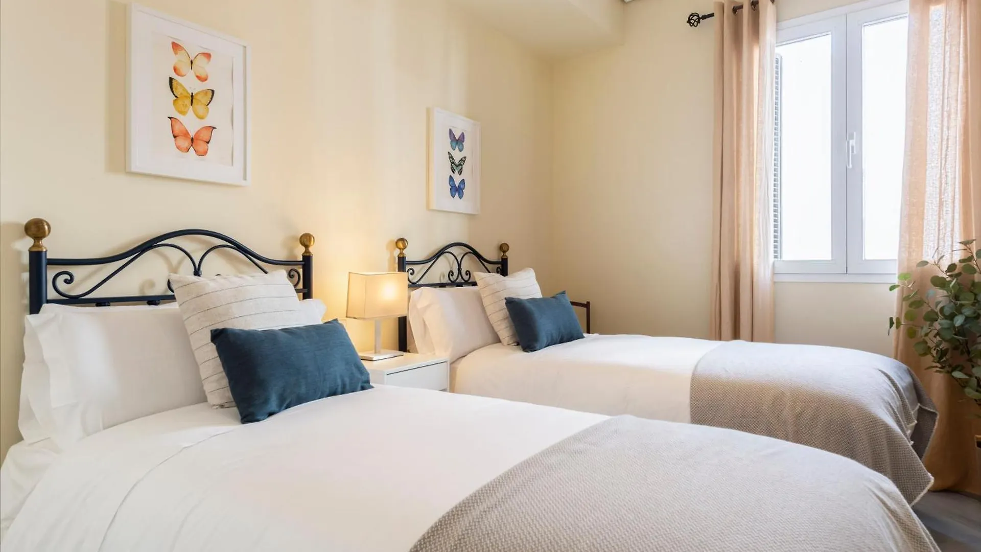 Alohamundi Albareda Apartment Seville